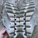 on cloud Cloudswift Running Shoes Photo 4