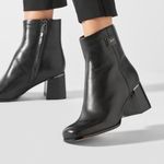DKNY Women's Ranya Zip Ankle Booties- Size 8- Smooth Black Leather Photo 1