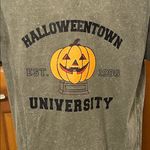 🎃🎃🎃3 for 12$🎃🎃🎃Halloweentown University Graphic T Photo 1