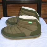 Sanuk NWT Boots Photo 0