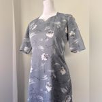 Vintage ‘70s Gray & White Floral Print Short Sleeve Midi Dress w/ Side Slits Size XS Photo 1