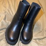 Guess Women  chelsea boots size 5 1/2 Photo 8