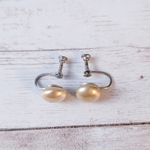 Vintage Screw Back Earrings Pearlescent Beige 3/8" Photo 2