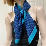 100% Silk 34”x35” Chain Design Scarf Blue Photo 3