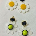 Floral Drop Earrings in White and Yellow Photo 0