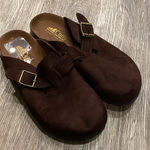 White Mountain cliffs suede clogs slip on brown suede 6.5 wide Photo 0