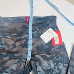 Spanx Faux Leather Camo Leggings Size Small Black NWT Slimming Coated Shiny Photo 5