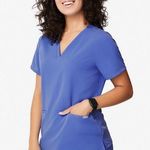 FIGS • casma three pocket scrub top in denim blue sz M Photo 0