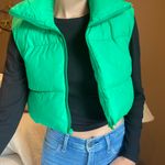 Boutique Green Cropped Puffer Vest Size Small Photo 2