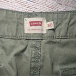 Levi's Capris Chino Pants Hazy Green Women’s Size 30 Utility Boho Utility Pants Photo 6