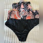 TCEC  floral activewear shorts size large Photo 6