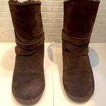 BEARPAW  💯 chocolate brown suede boots with wool blend lining. Size 8. Photo 3