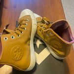 Converse New All Star, Chuck Taylor Sneaker High Top Women 7.5 Photo 2