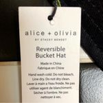 Alice + Olivia NWT  Reversible Daisy Bucket Hat Navy & White Floral 90s Y2K Vibes Photo 5
