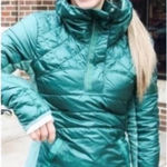 Lululemon Down for a run Women's Teal Quilted Jacket size 8 Photo 0