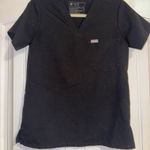 FIGS  One-Pocket Catarina Top Photo 0