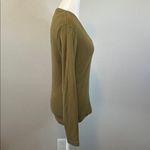 Bit & Bridle  Fitted Ribbed Henley Long Sleeve TShirt Green Size Medium Photo 1