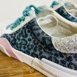 Dolce Vita Zina Sneaker Women's 6.5 Leopard Splash Fabric Silver Shimmer Glitter White Photo 5