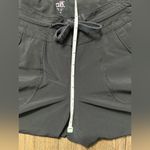 Alo Yoga Women’s Cool Fit Cropped Drawstring Cargo Pants - Medium - Black Photo 9