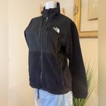 The North Face Women's Black Retro Denali Jacket Medium Photo 5