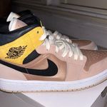 Air Jordan 1 MIDS Photo 1
