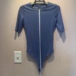 Everlane Women’s Bodysuit Blue Short Sleeve Crewneck Bodysuit Size XXS Photo 6