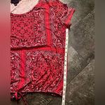 Discreet Red Bandana Short Sleeve Top with tie Waist Photo 4