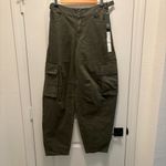 Wild Fable Wide Leg Tapered at Ankle Cargo Pants Green Size Small NWT Photo 3