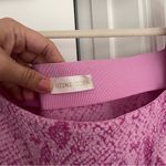 Stine Goya Irene Blouse Snakeskin Pink Puff Slevee Photo 3