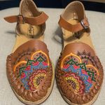Women’s Artisan Handmade Embroidered Leather Mexican Huarache Sandals, Size 9 Brown Photo 0