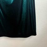 Jessica Howard : Elegant Emerald Green Velvet Dress Photo 5