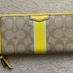 Coach Wallet Photo 0