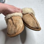 UGG  SCUFFETTE II SLIPPERS SAND SIZE 8 USED CONDITION Photo 7