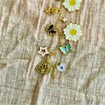 Gold and White Daisy Keychain with Charms Photo 2