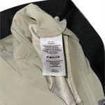 Eddie Bauer  Horizon Bermuda Shorts Petite P2 Stone Khaki Stretch Hiking Outdoor Photo 7