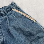 Northern Reflections ā
(Vintage) High-Waisted Blue Jeans w/ Floral Pockets ā
Photo 2