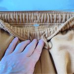 Alo Yoga  Accolade Straight Leg Sweatpants Gold Toffee Size Medium Photo 7