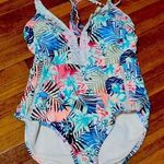 Time & Tru Flower and Lace One Photo 0