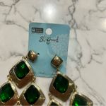 NWT So Good Gold Toned Green Large Rhinestone Gem Costume Jewelry Earrings Photo 1