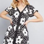 Modcloth Black & White Whimsical Wildflower Shift Dress Size Medium Photo 0