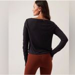 Athleta All Around Ruched Top Size XL Black Long Sleeve Lightweight Athletic Gym Photo 2