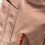 Athleta ULTIMATE STASH HIGH RISE 7 SHORT in Taupe Tan Size XSmall NWT Photo 2