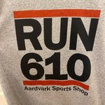 Run 610 Aardvark Sports Shop T Photo 1