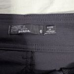 prAna  Revenna 7" Hiking Shorts W6 Black Photo 2