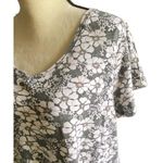 Philosophy Beautiful gray and white floral top, v neck, short sleeves Photo 3