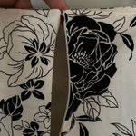 Loft  Pencil Skirt. Floral Black and Cream. Size 8 Linen/Rayon Blend‎ Photo 3