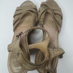 Frye 'Corrina' Beige Leather Platform Sandals Size 9M Photo 3