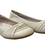 White Mountain Cliff's by women's size 6 1/2M cream slip on round toe flats shoe Photo 0