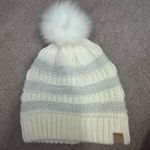 SO  Beanie Pom Photo 0