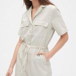 Gap β
Utility Jumpsuit - Color Off white/ Grey Stone β
Photo 14